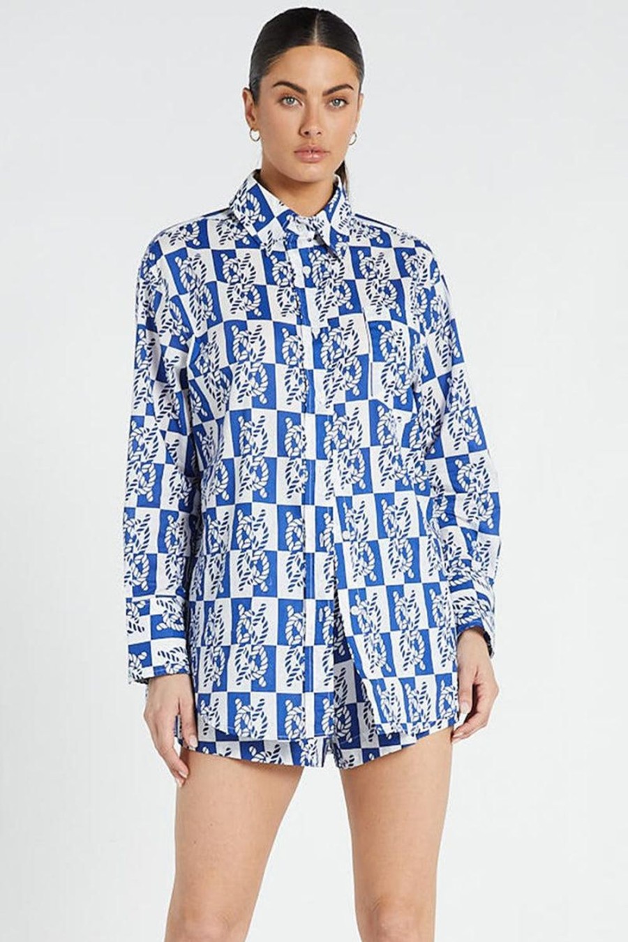 Tops | Bohemian Traders Classic Easy Fit Shirt In Blue/White